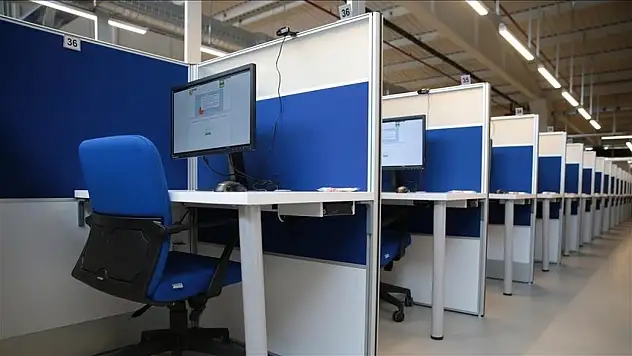 5 bini aşkın aday e-YDS için sınav salonlarında