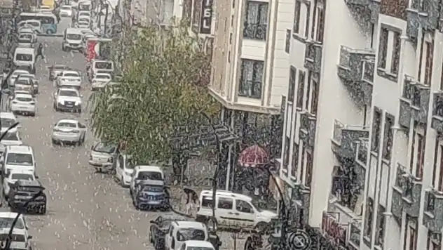 5 Soru 5 Cevap Konferansı Edremit'te Gençlerle B buluştu