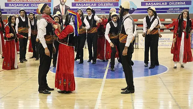 Ağrı'da Halk Oyunları Yarışmaları Yapıldı