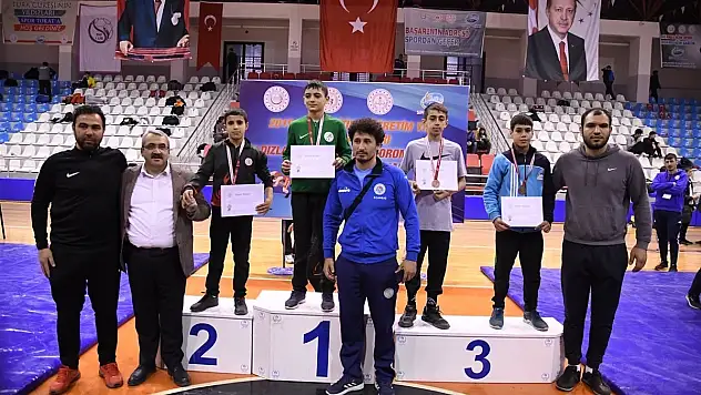 Ağrı'lı Güreşçiler Türkiye üçüncüsü oldu