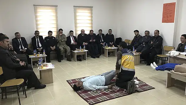 Eleşkirt'te kurum müdürlerine koronavirüs eğitimi verildi