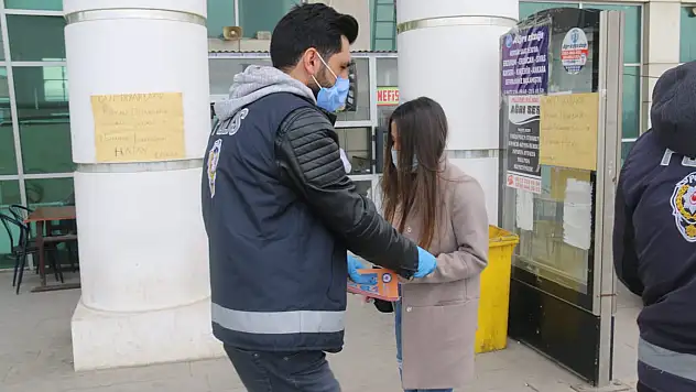 Ağrı'da polis halkı uyarmaya devam ediyor