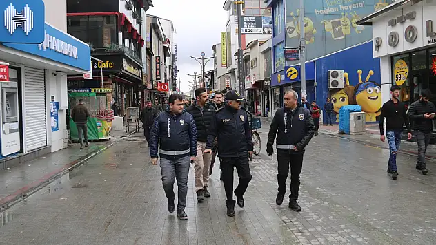 Ağrı'da polisin 'Evde Kal' çağrılarına İl Emniyet Müdürü Özen'de katıldı