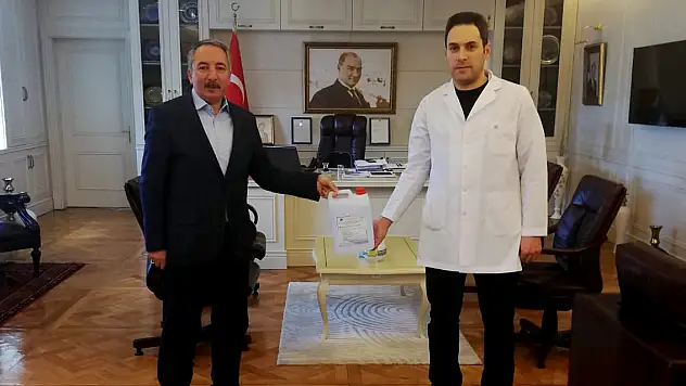 AİÇÜ'de El Dezenfektanı Üretimi Yapıldı