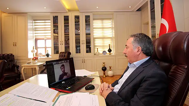 AİÇÜ Rektörü Prof. Dr. Karabulut Öğrencilerin Sorularını Yanıtladı