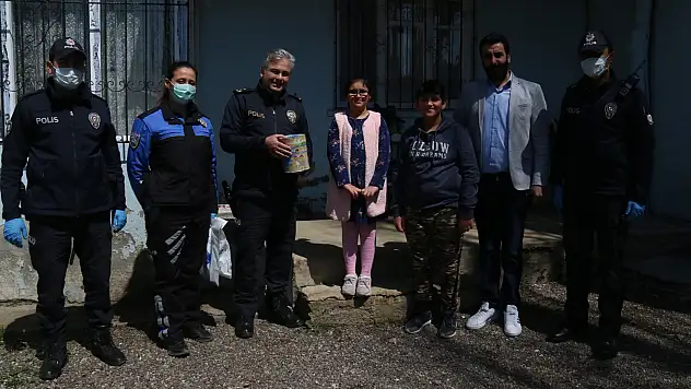 Ağrılı Baba kardeşler harçlıklarını devlete bağışladı