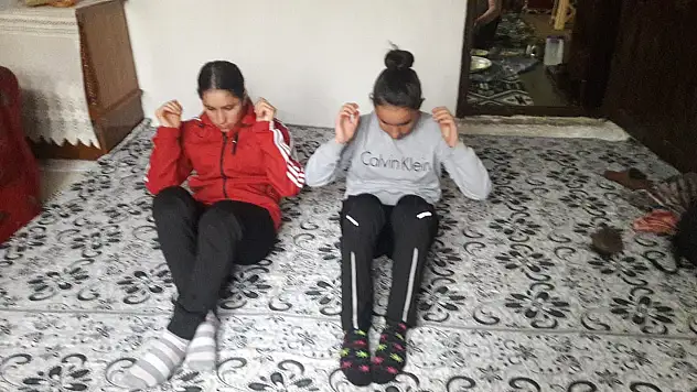 Ağrı GSİM 'Evde Kal Hareketsiz Kalma' sloganı ile spor yaptırıyor