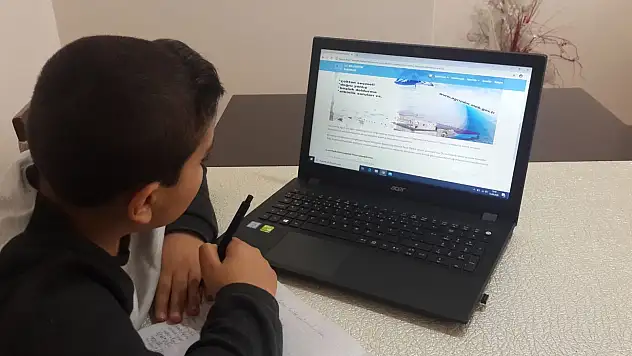 Ağrı'da 'Evde kal evde çöz' projesi hayata geçirildi