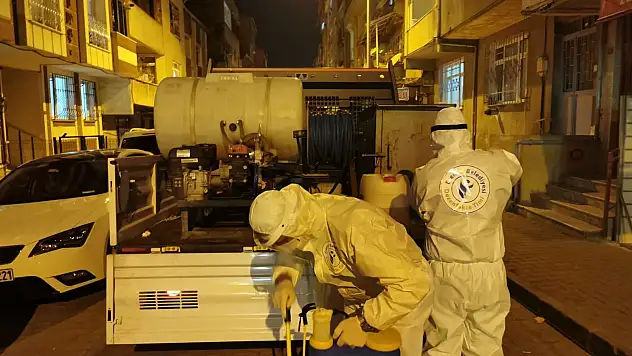 Virüs riski bulunan binadaki vatandaşların imdadına Başkan Sayan yetişti