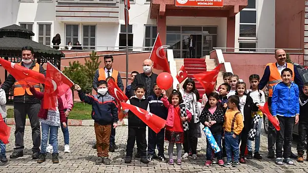 Çocuk Evleri Sitesinde kalan çocuklara 23 Nisan sürprizi
