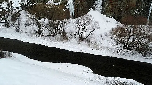 Ağrı'da dün bahar havası, bugün kara kış eksi 20
