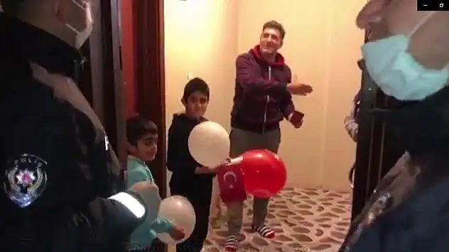 Minik Hamza 155'i arayarak Türk Bayrağı İstedi
