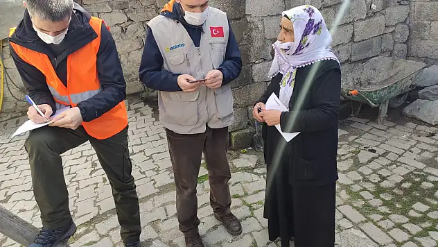 Sadakataşı Ağrı'da Ramazan yardımlarını dağıtmaya devam ediyor