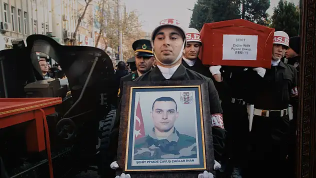 Ağrı'da Şehit Olan Askerin Acılı Annesi Oğluna Kavuştu