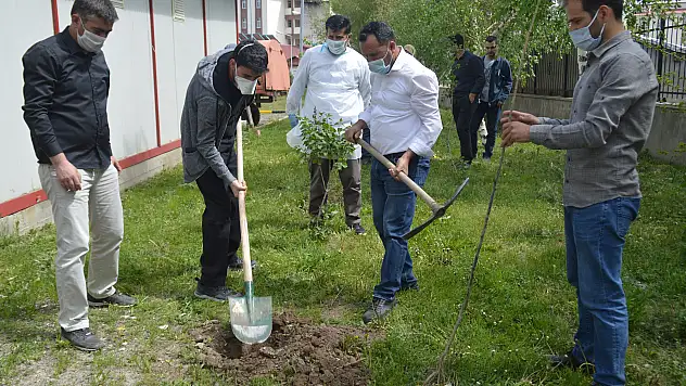 Fedakar sağlık çalışanlarına ağaç dikme etkinliği düzenlendi