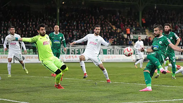 Yılmaz Vural'da çare  etmedi