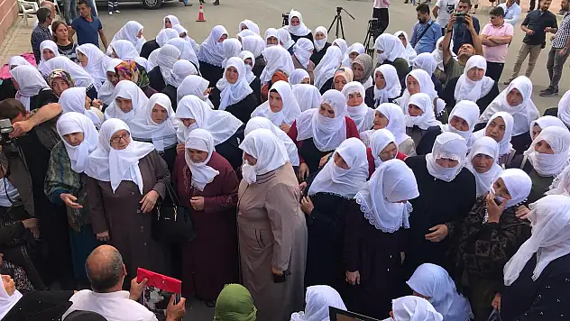 Ağrılı kadınlar Diyarbakır anneleri için Ayasofya'da buluşacak