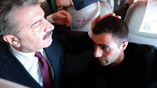 Ağrı Uçağında Hastaya Bakan Müdehale Etti
