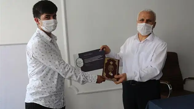 Ağrı'da Kur'an Okuyan Çocuklar Ödüllendirildi