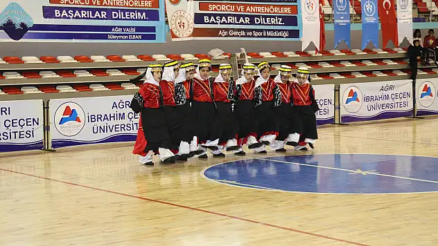 Ağrı'da 'Halk Oyunları İl Birinciliği Yarışması' yapıldı