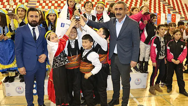 Halk Oyunları Yarışmalarında Eleşkirt il birincisi oldu