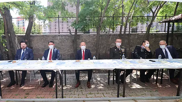Ağrı'da mesafeli bayramlaşma
