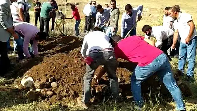 Trafik kazasında hayatını kaybeden gelin son yolculuğuna uğurlandı