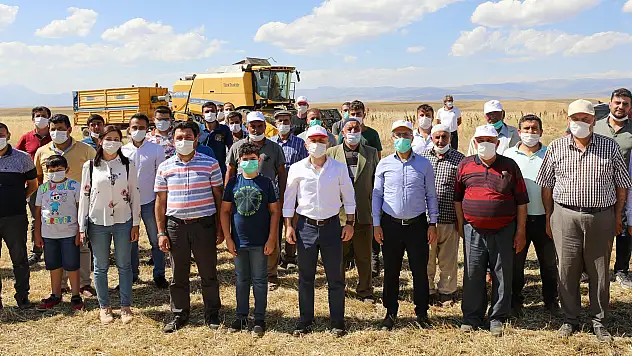 İlk Hasat Vali Varol'un Katılımıyla Gerçekleştirildi