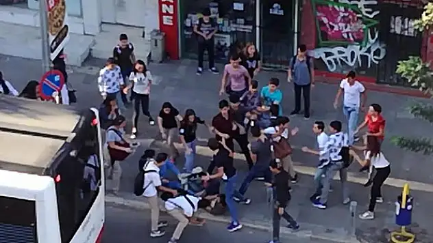 Patnos'ta İki Aile Arasındaki Silahlı Kavga Kamerada