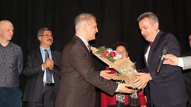 Ağrı'da Erol Parlak konseri büyüledi