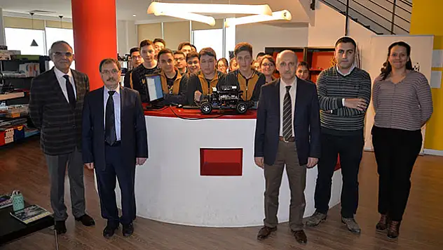 Lise öğrencilerinden büyük başarı