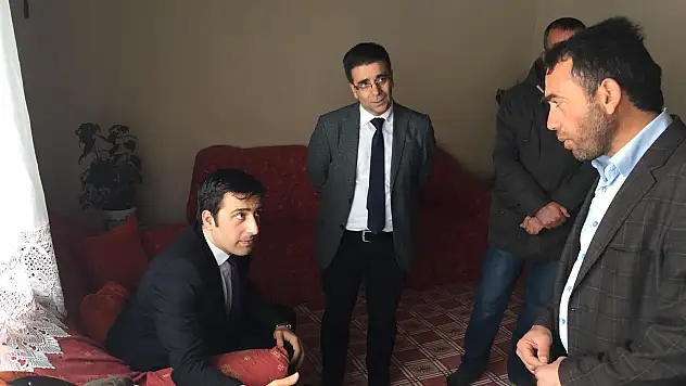 Engelli öğrenci tekerlekli sandalye ile sevindi
