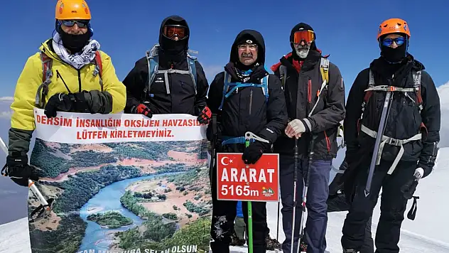 Eksi 22 derecede Ağrı Dağı'na tırmandılar