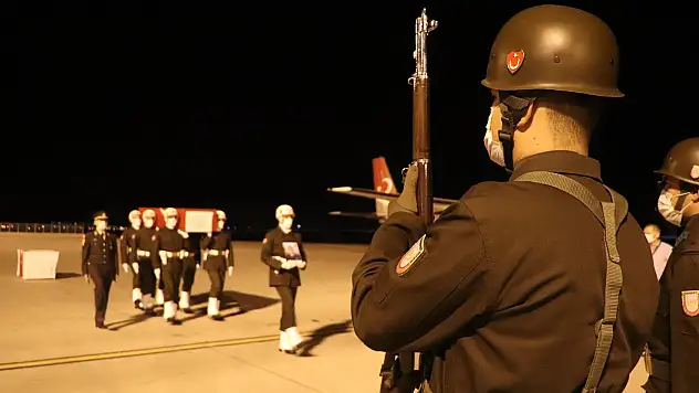 Ağrı Şehidini gözyaşlarıyla karşıladı