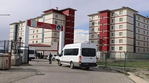 Ağrı'da karantinada kalan vatandaşlar yurt koşullarından şikayetçi
