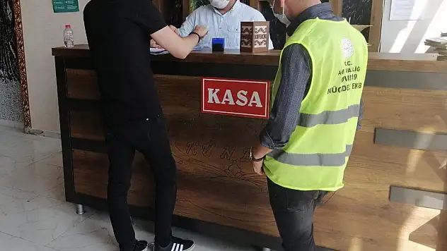 Ağrı'da karantina kurallarını ihlal eden 2 kişiye para cezası verildi