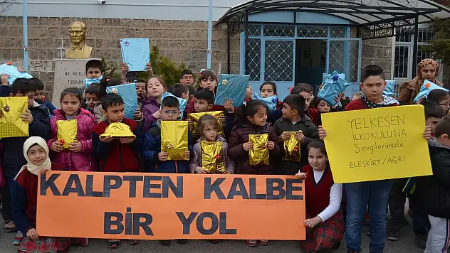 Kayseri'den Ağrı'daki kardeş ilkokuluna hediye gönderdiler
