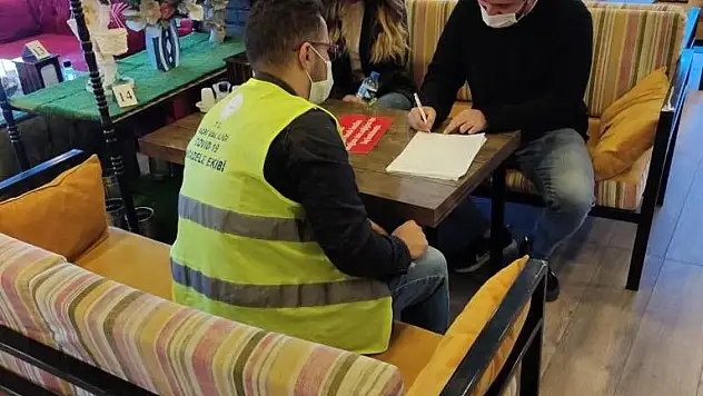 Ağrılılar korona virüse davetiye çıkarmaya devam ediyor