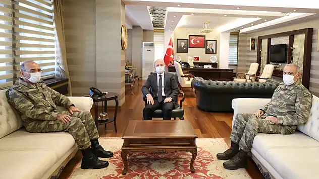 Komutanlardan Vali Varol'a ziyaret