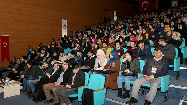'Beni Affet Anne' tiyatro oyunu sahnelendi