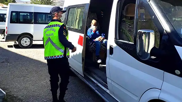Ağrı'da okul servisleri korona virüse karşı denetlendi