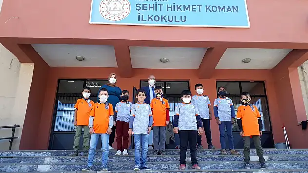 Başakşehir'den Ağrılı öğrencilere forma hediyesi