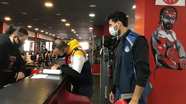 Ağrı'da 12 kişiye 37 bin 800 lira para cezası kesildi