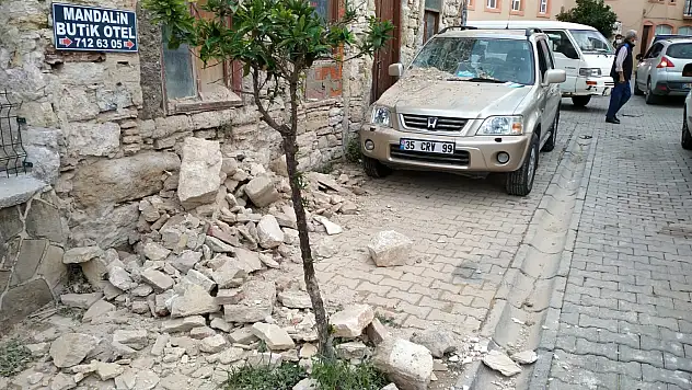 İzmir'de 6.6 büyüklüğünde deprem!