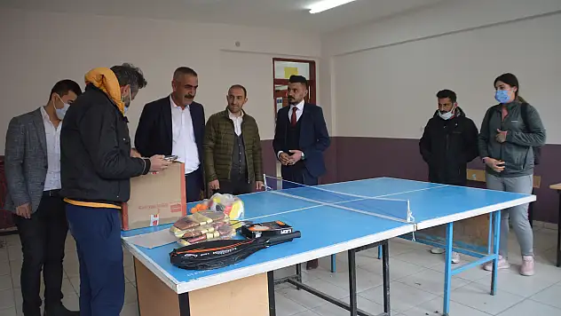 Gençlik ve Spor İlçe Müdürü'nden köy okuluna ziyaret