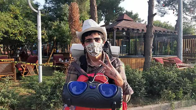 Ağrılı genç otostop çekerek 50 şehir gezdi