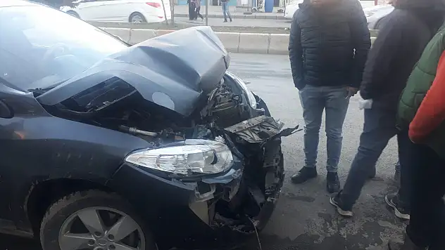 Ağrı'da sürat yapan araç kaza yaptı