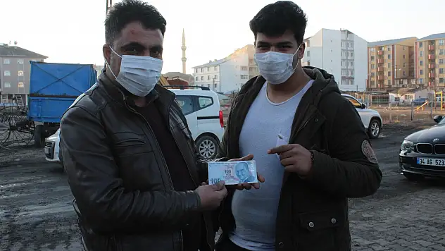 Ağrılı esnaf baskı hatalı 100 TL'yi satışa çıkardı