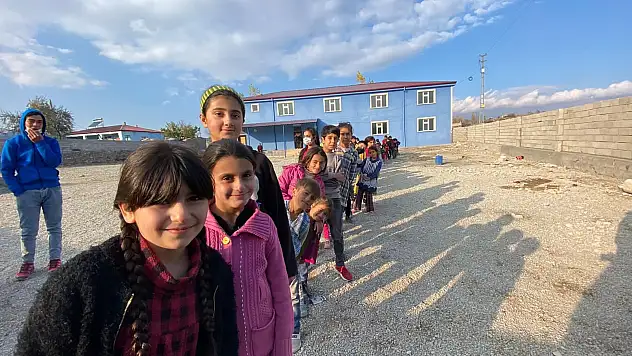 Bursa'dan Ağrı'ya doğum günü pastası gönderdiler!