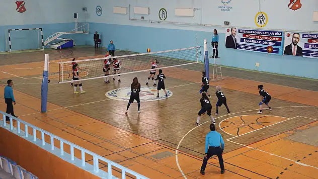 Ağrı'da 'Okul sporları voleybol grup müsabakaları' başladı